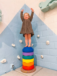 De Kinderwinkel Stapelstein Rainbow 6 + 1 gratis confetti balance board